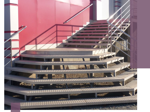 Лестницы для магазина в Бузулуке — изготовление и монтаж