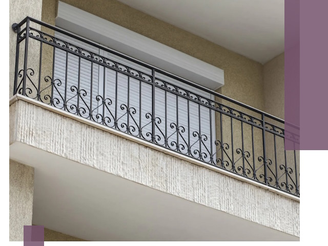 Балконные ограждения из металла и стекла в Бузулуке для домов