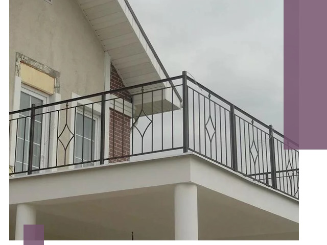 Изготовление балконных ограждений в Бузулуке из металла и стекла